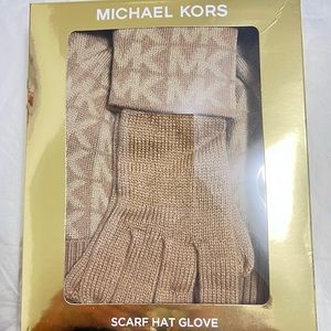 Scarv, hat and gloves Michael Kors, new